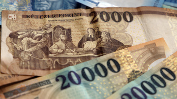 Történelmi mélypont: 400 forint volt egy euró