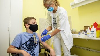 Megérkezett az első vakcinaszállítmány az 5–11 éves gyermekek oltásához