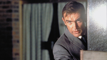 Dwayne Johnson nagyapja Sean Conneryt püfölte egy James Bond-filmben
