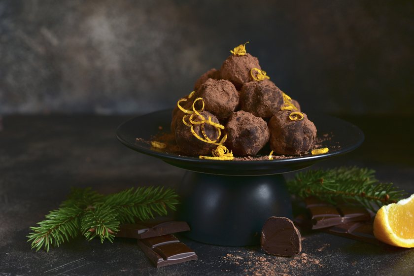 Egyszerű, de nagyon finom csokis, narancsos karácsonyi trüffelek: ajándéknak is tökéletes