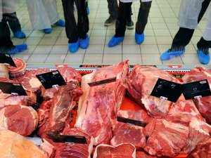 Ötvenezer tonna gyanús húst hívtak vissza