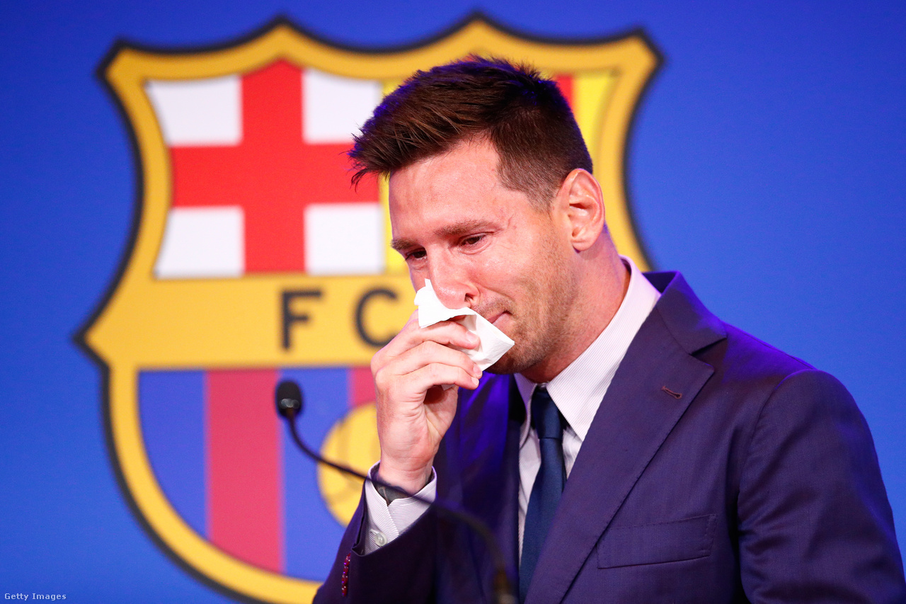 Az örömkönnyek után kevesebb mint egy hónappal már bánatában itatta az egereket Lionel Messi. A Barcelona csődközeli helyzete miatt nem tarthatta meg az argentin klasszist, aki 21 év után sírva távozott a PSG-hez