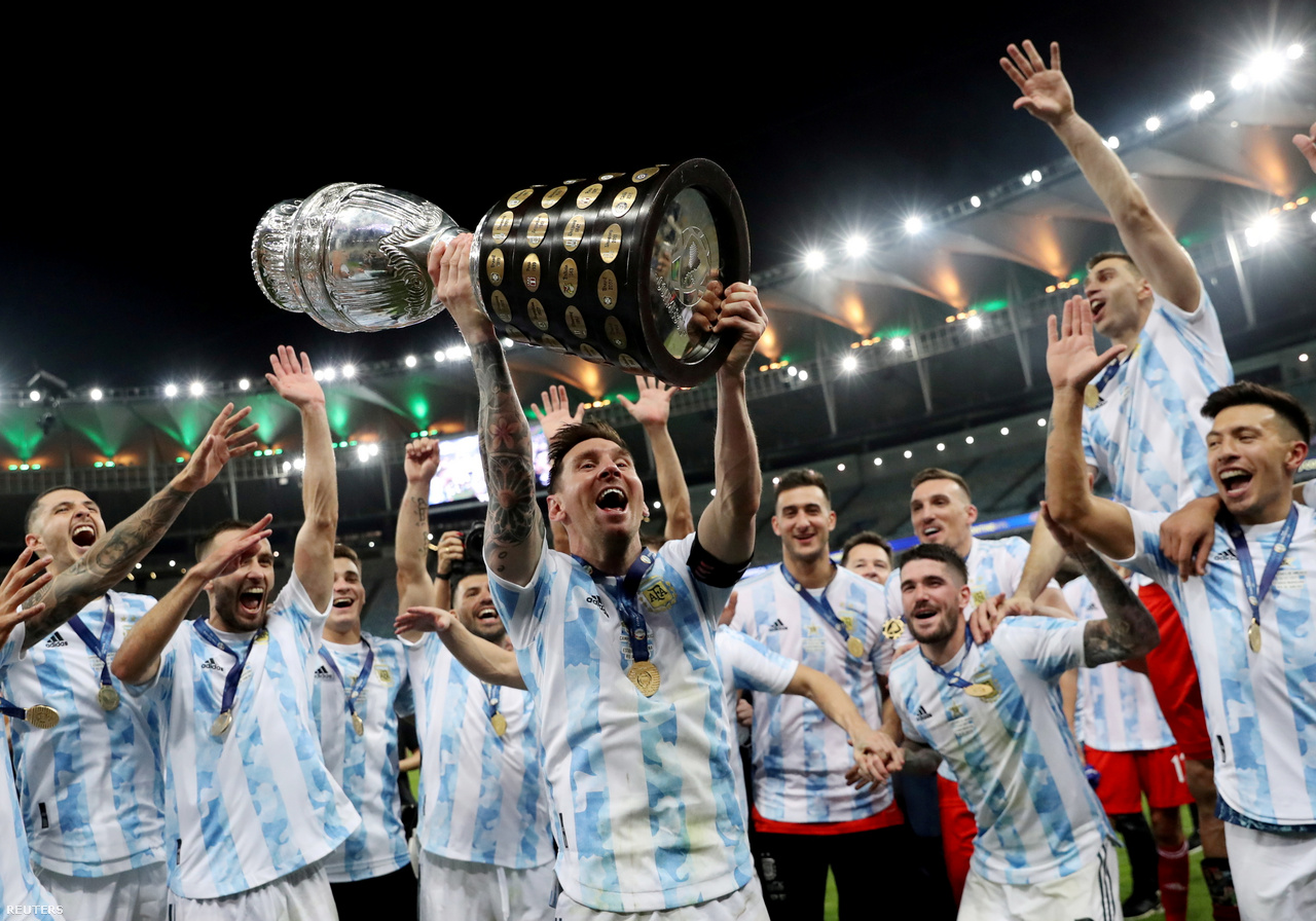 Egy világbajnoki és három Copa América-ezüst után Lionel Messi a válogatottal is csúcsra ért végre 2021-ben, (egy olimpiai aranya azért már van 2008-ból), az idei Copa-siker nagyban hozzájárult a 7. Aranylabdájához