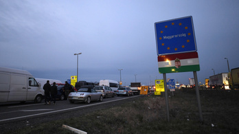 Többórás torlódás a román határon, a járványügyi intézkedések okoznak gondot