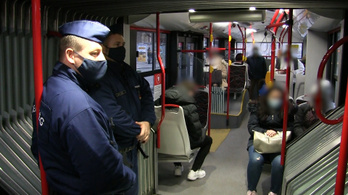 A metrók és a buszok után most a trolit szállták meg a budapesti rendőrök
