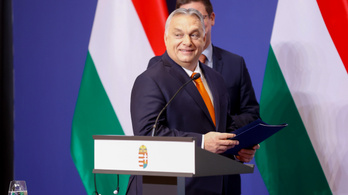 Orbán Viktor ebben a sorrendben eszi a bejglit