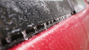 Piros riasztás az ónos eső miatt Békésben, sokfelé havazhat az országban