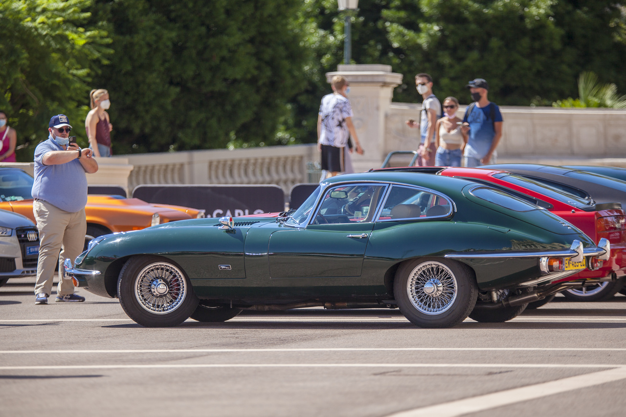A forma, amit akármeddig el tudok nézegetni: Jaguar E-Type.