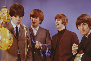 Hentesruha, titkos bulik, lángoló óvszer: 8 bizarr Beatles-sztorit mesélünk