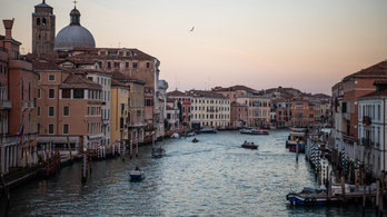 Újabb szabályokkal korlátozzák a turizmust Velencében