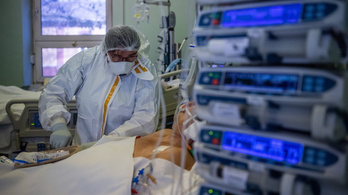 Járványügyi modellező: Tízezrek kerülhetnek kórházba az omikron miatt Magyarországon