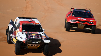 Loeb három percet faragott a hátrányából a Dakaron