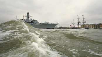 Orosz nukleáris tengeralattjáró ütközött egy brit hadihajó szonárjának az Atlanti-óceánon