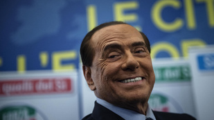 Silvio Berlusconi borítaná a kormánykoalíciót