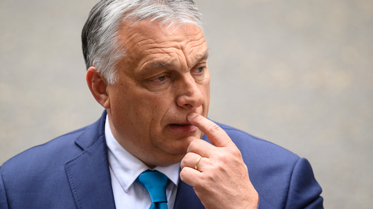 Öt banánhéj, amin Orbán Viktor elcsúszhat