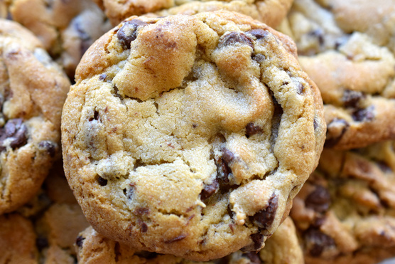 Sűrű és omlós finomság – így lesz a legfinomabb a chocholate chip cookie, az eredeti csokis keksz!