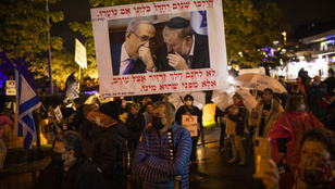 Érik a botrány Izraelben: vádalkut köthet a volt miniszterelnök