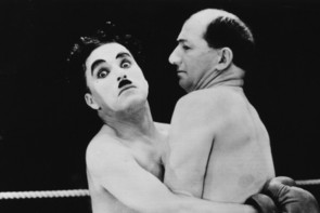 Merényletet terveztek a Japánba látogató Chaplin ellen – a filmes legenda életét a szumó mentette meg