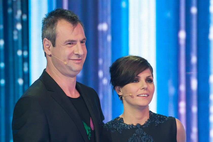 Adás közben derült ki: Pindroch Csaba és felesége váltják a két műsorvezetőt a köztévé műsorában