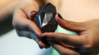 Egy 555 karátos fekete gyémántot árvereznek el