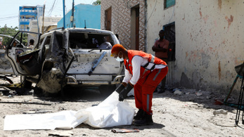 Öngyilkos merénylő robbantott egy szomáliai teaházban