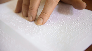 Keddig lehet kérni Braille-írásos értesítőt