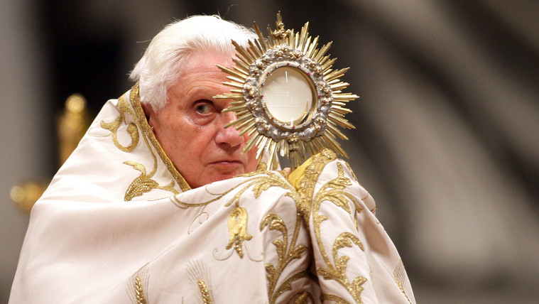 Tudott a gyermekmolesztálásról a korábbi pápa, mégsem tett ellene