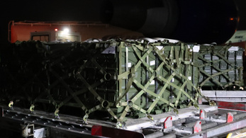 90 tonnányi amerikai hadianyag érkezett meg Ukrajnába