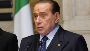 Berlusconi mégsem lesz köztársasági elnök