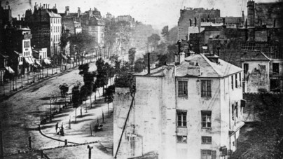 Fénnyel írt történelem: a párizsi bulvár és az első emberi alakokat ábrázoló fénykép