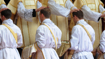 Papok és hitoktatók vállalták fel másságukat