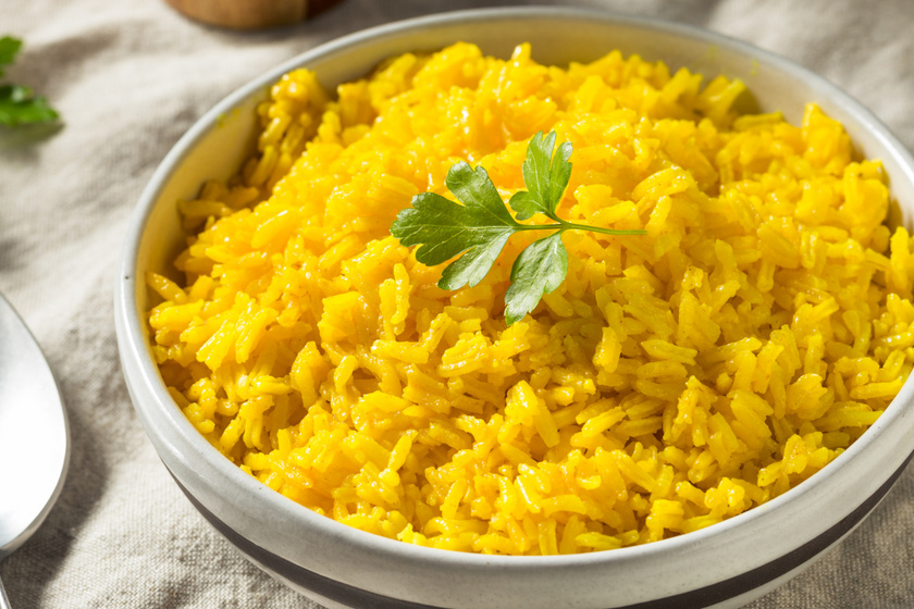Pikáns kurkumás rizs fokhagymával keverve: ízletes köret kevés munkával