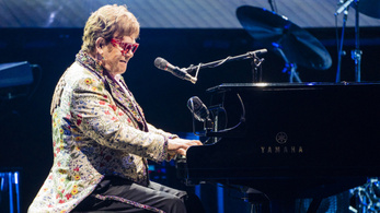 Elton John koronavírusos, lemondta a koncertjeit