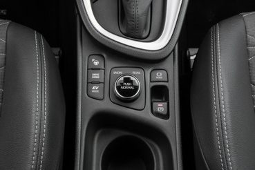 A megszokott Eco, Comfort és Sport mellet Havas és Földút beállítást is tud az AWD-i rendszer