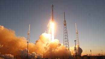 Elon Musk szemetel, hamarosan a Holdba csapódik a SpaceX rakétája
