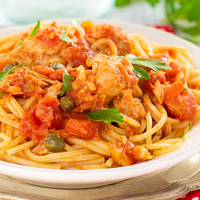 Isteni tonhalas-paradicsomos spagetti olasz fűszerekkel: 30 perc alatt kész