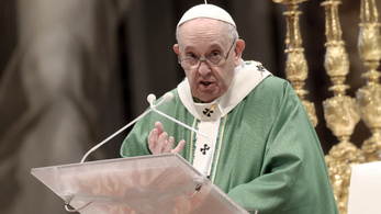 Ferenc pápa: A szülőknek kötelességük segíteniük meleg gyermeküket