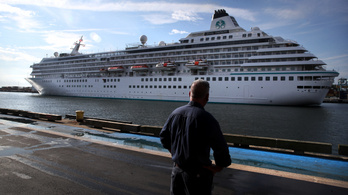 Tartozás miatt Amerika helyett a Bahamákra szökött a luxushajó – több száz utassal