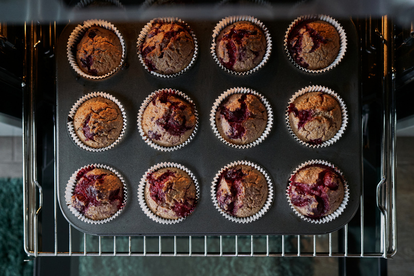 30 perces pihe-puha kakaós, erdei gyümölcsös muffin: kevés munkával is mennyei