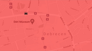 Villamos és autó ütközött Debrecenben