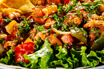 Villámgyors zöldsaláta BBQ-csirkével – Laktató és fehérjedús vacsora
