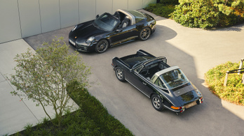 Feketeséggel ünnepel az 50 éves Porsche Design