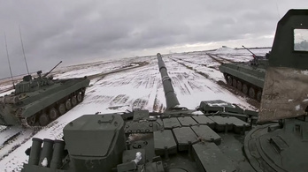 Több tízezer orosz katonát vezényeltek Belaruszba