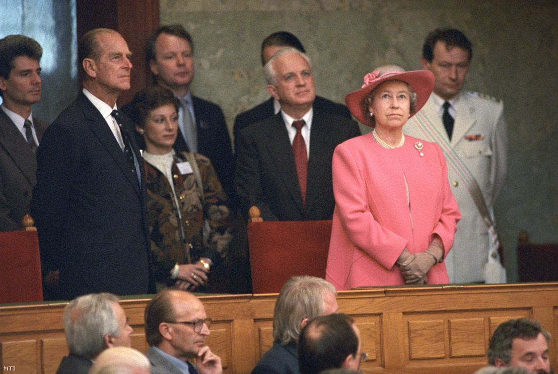 II. Erzsébet királynő és férje Fülöp edinburghi herceg magyarországi tartózkodása alatt a Parlamentben 1993. május 5-én. A brit uralkodópár négynapos hivatalos látogatásra érkezett hazánkba