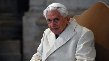 XVI. Benedek pápa bocsánatot kért azért, ahogy a szexuális zaklatási ügyeket kezelte