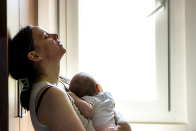 Pajzsmirigyzavart is jelezhet a szülés utáni fáradtság és szorongás: gyulladás állhat a háttérben