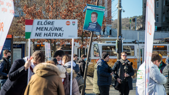 A kampány kezdetén vezet a Fidesz, jelentősen lemaradt a baloldal