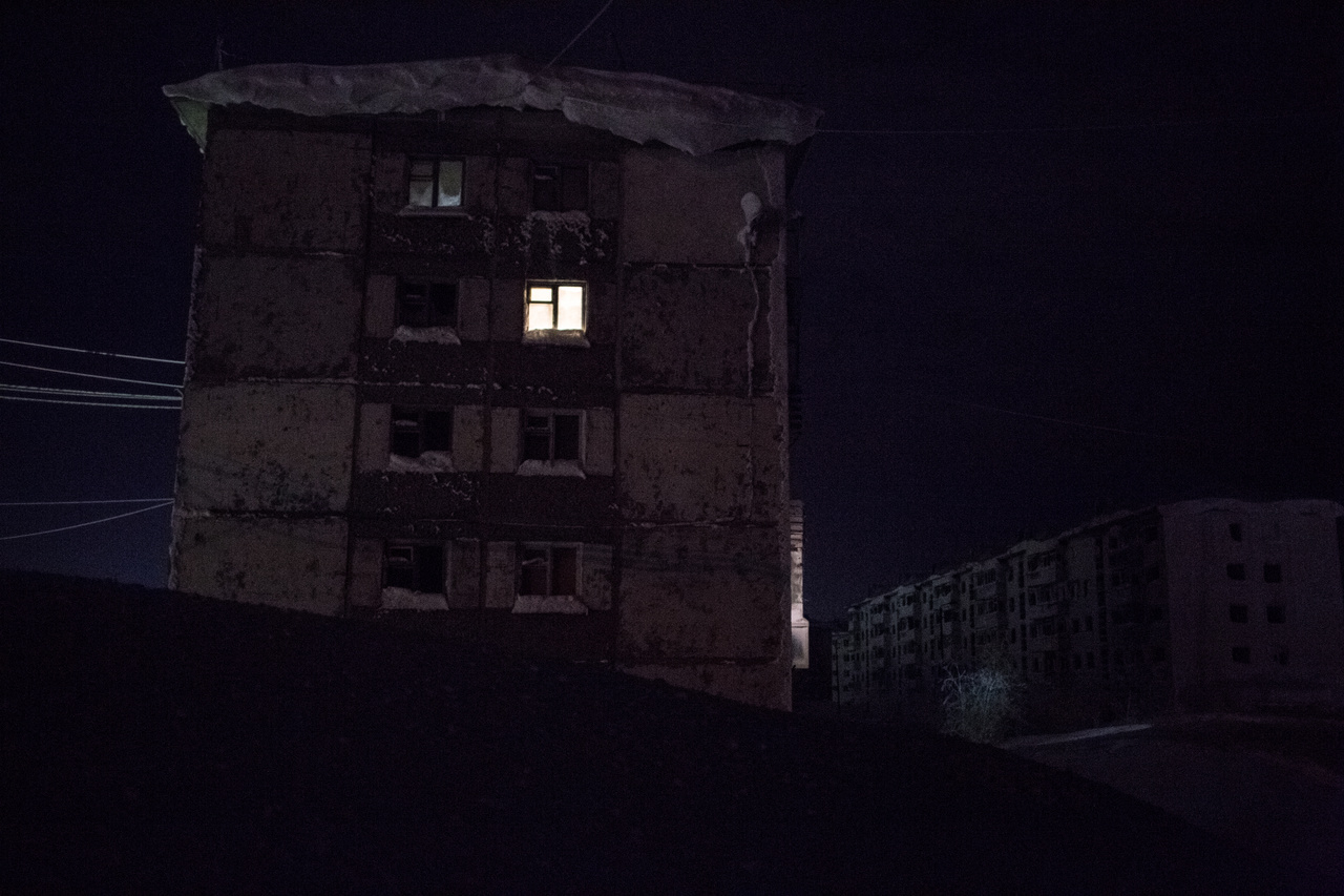 A Vorkuta Ring nevű lakótelep számos társasházában többnyire már csak egy-két család él. 