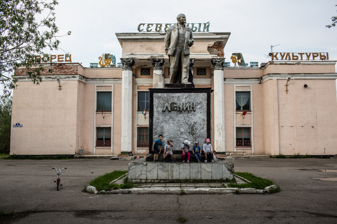 Lenin szobra a vorkutai kultúrpalota közelében. 