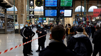A párizsi rendőrök lelőttek egy férfit, aki késsel támadt rájuk